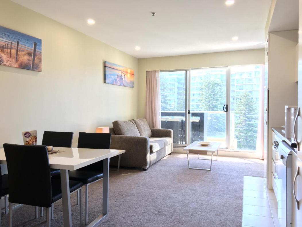 Beachside Luxury Apartments One & Two Bedroom In Beachfront Oaks Pier Building เกลเนลก์ ภายนอก รูปภาพ